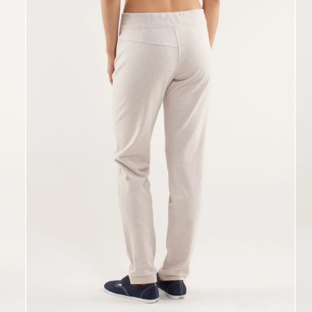 Lululemon Rejuvenate Sweat Pant size 10 in Dune zip pockets